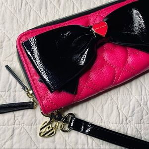 NWOT! Betsey Johnson Hot Pink Heart Clutch Wallet Wristlet w Bow
